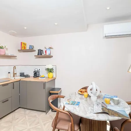 Appartement La Touraque By Evasion Riviera, Vieil Antibes, Remparts *